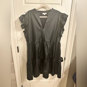 Black Faux Leather Ruffle Sleeve TIered Dress 1XL has pockets 🙌